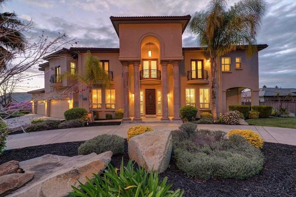 1699 Islay Court