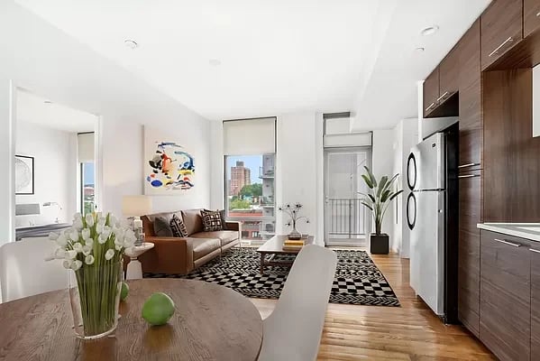 267 6th St Unit: 4E