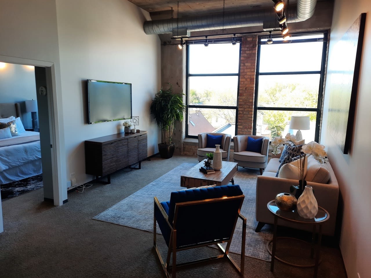 1800 W Roscoe St #422