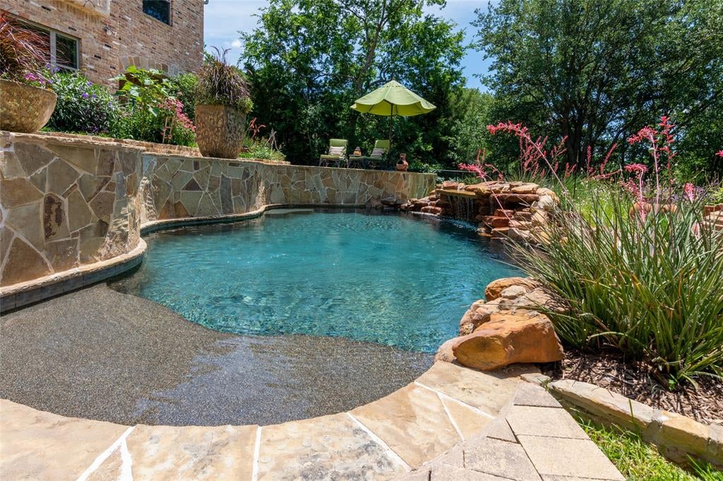 2907 Peninsula Dr