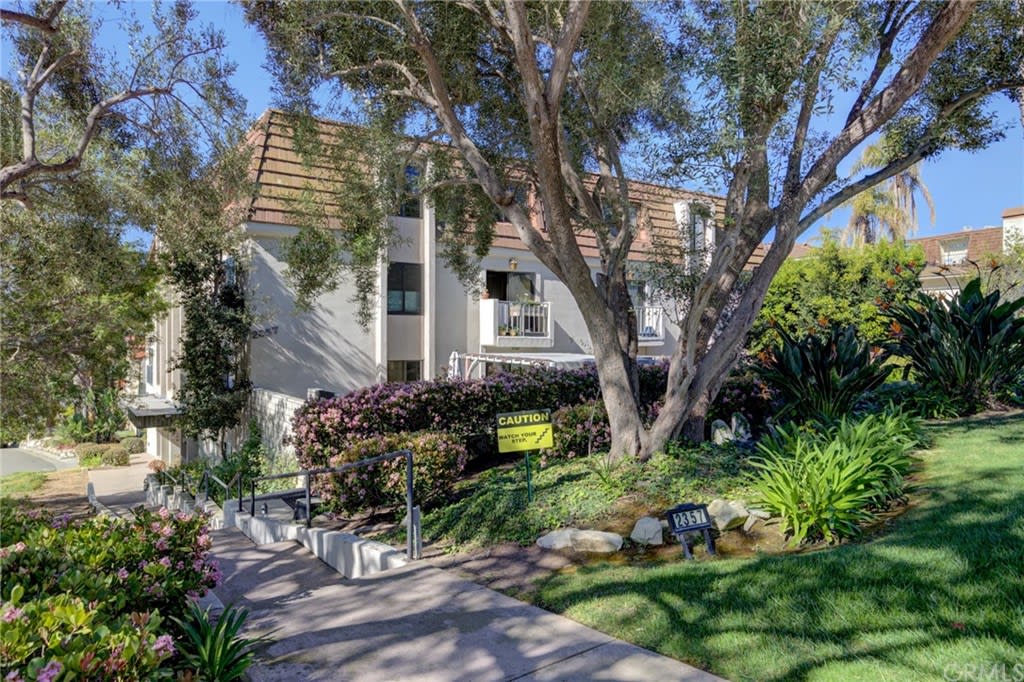 2357 Palos Verdes Drive W Unit: 7