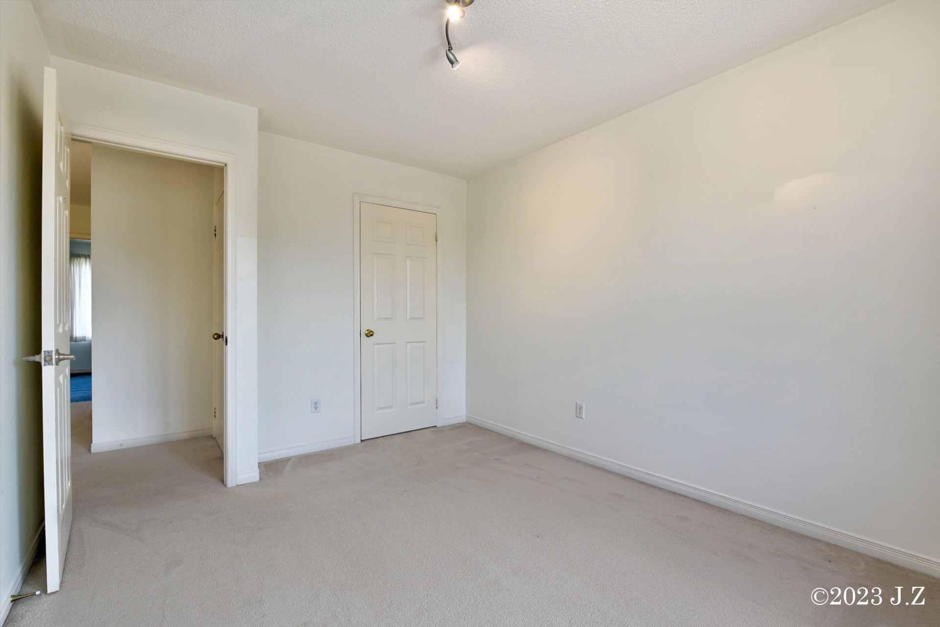 2 Waterton Cres