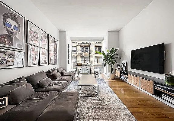 311 West Broadway Unit: 4G