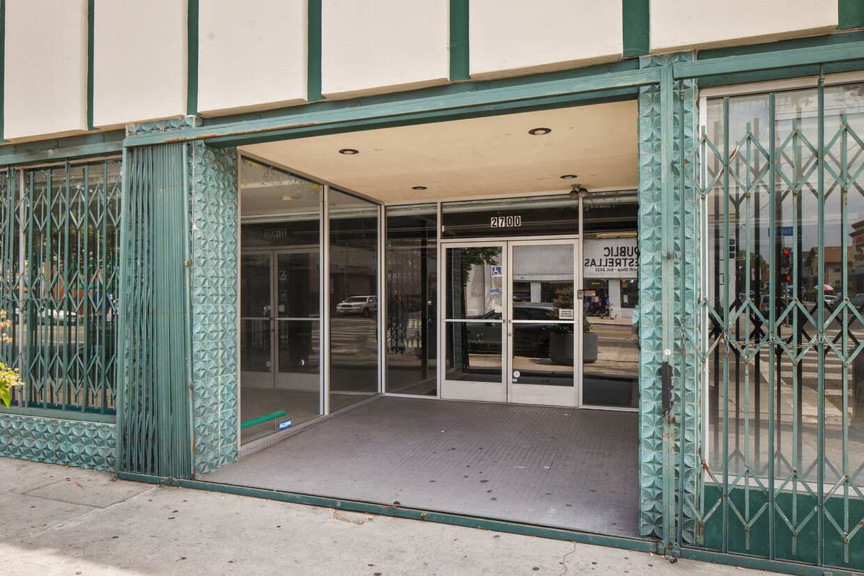 2700 N Broadway