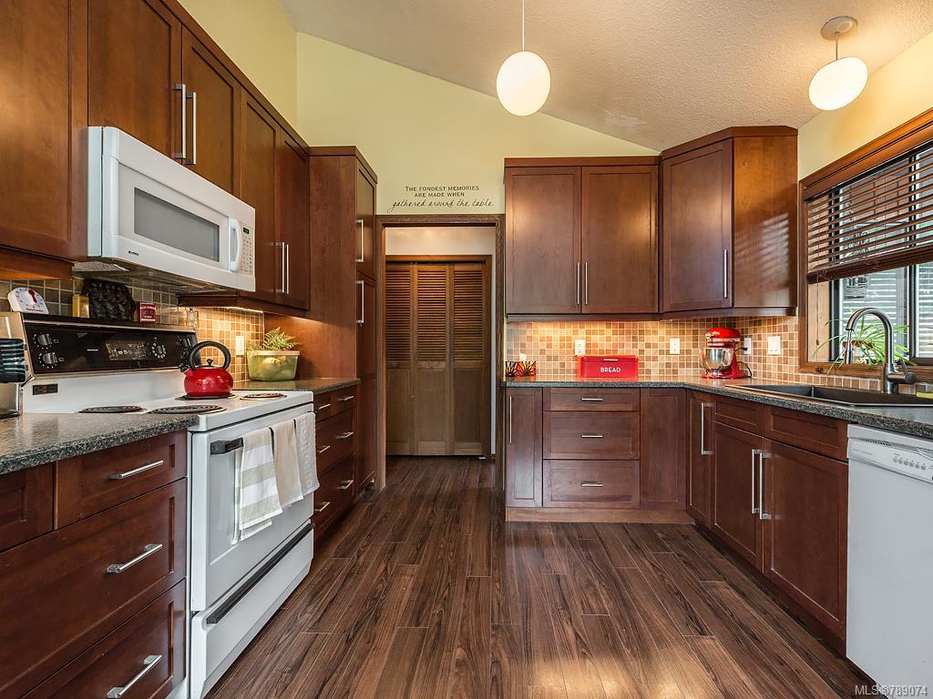 4257 Moorpark Pl, Saanich