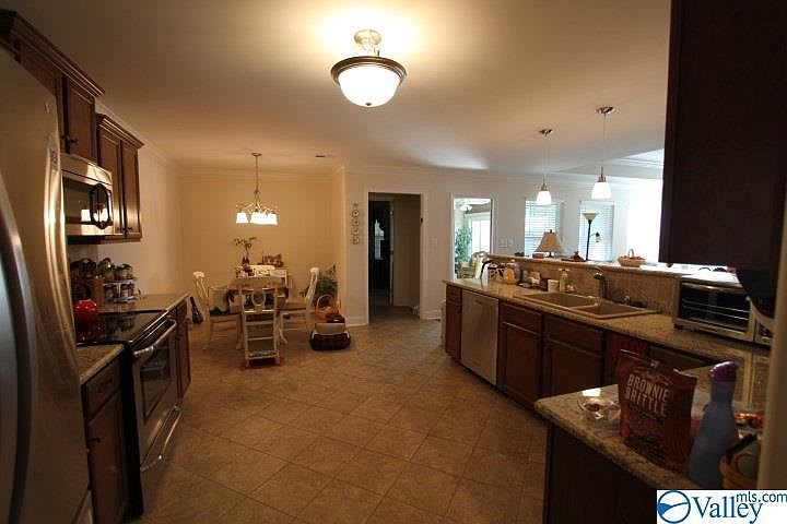 164 Moore Farm Cir NW