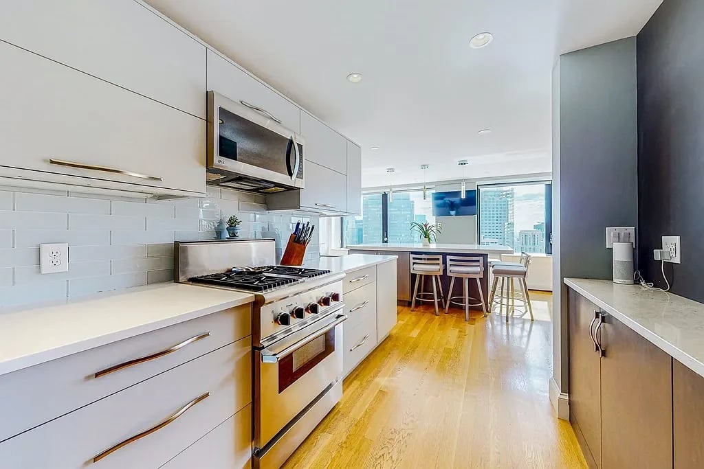 65 E India Row #37GH