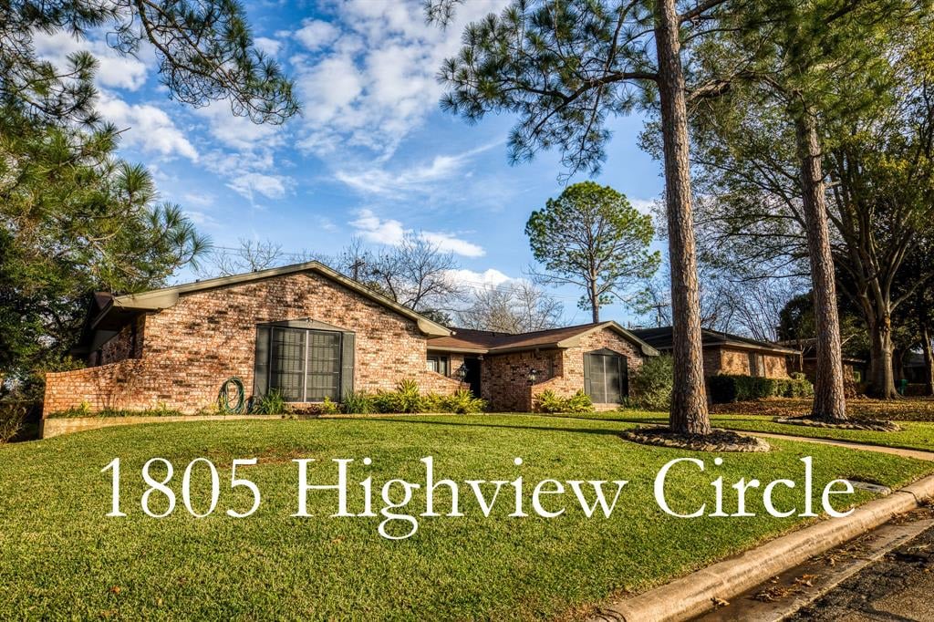 1805 Highview Cir
