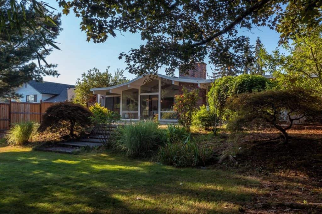 JUST LISTED – BEAUTIFUL HIGHLAND RUMMER HOME