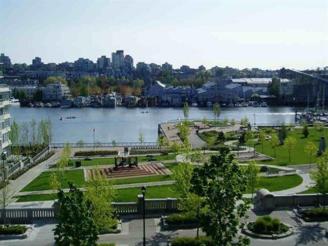 603-455 Beach Cres