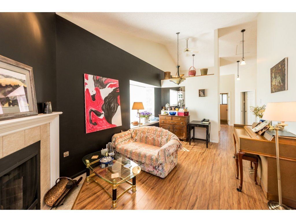 301-11726 225 St