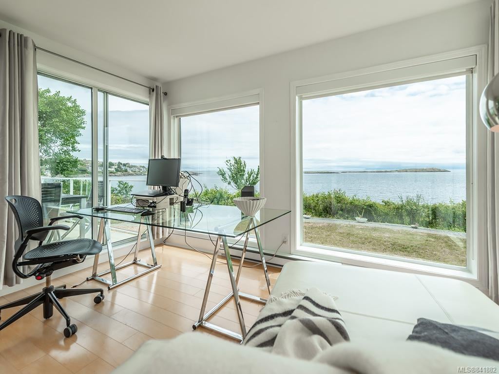 207 Beach Dr