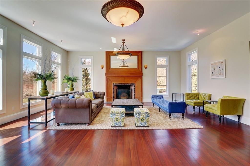 183 NARRAGANSETT AVE