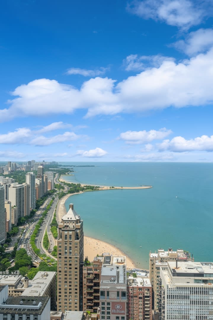180 E PEARSON Street Unit: 4504