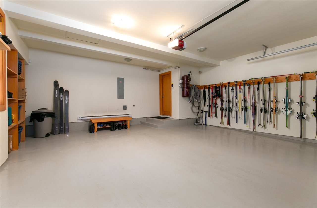 1-3502 Falcon Cres