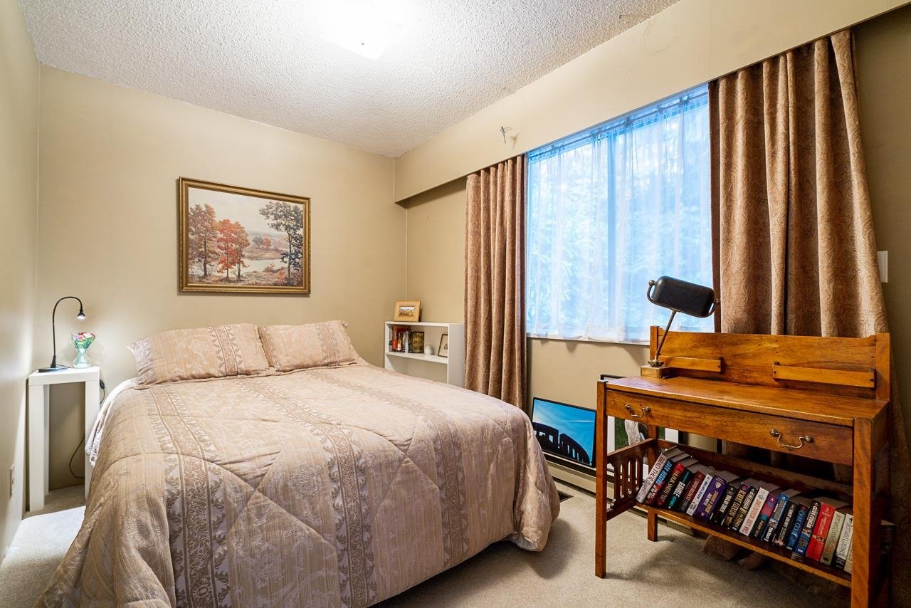 623 E Kings Rd