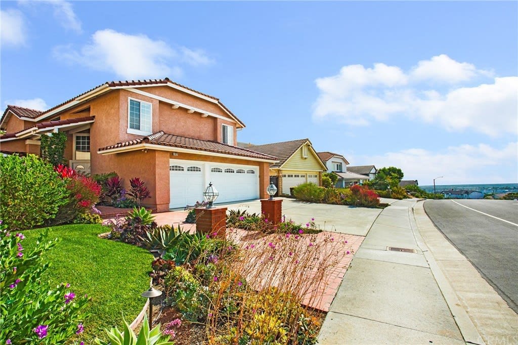 3032 Calle Frontera