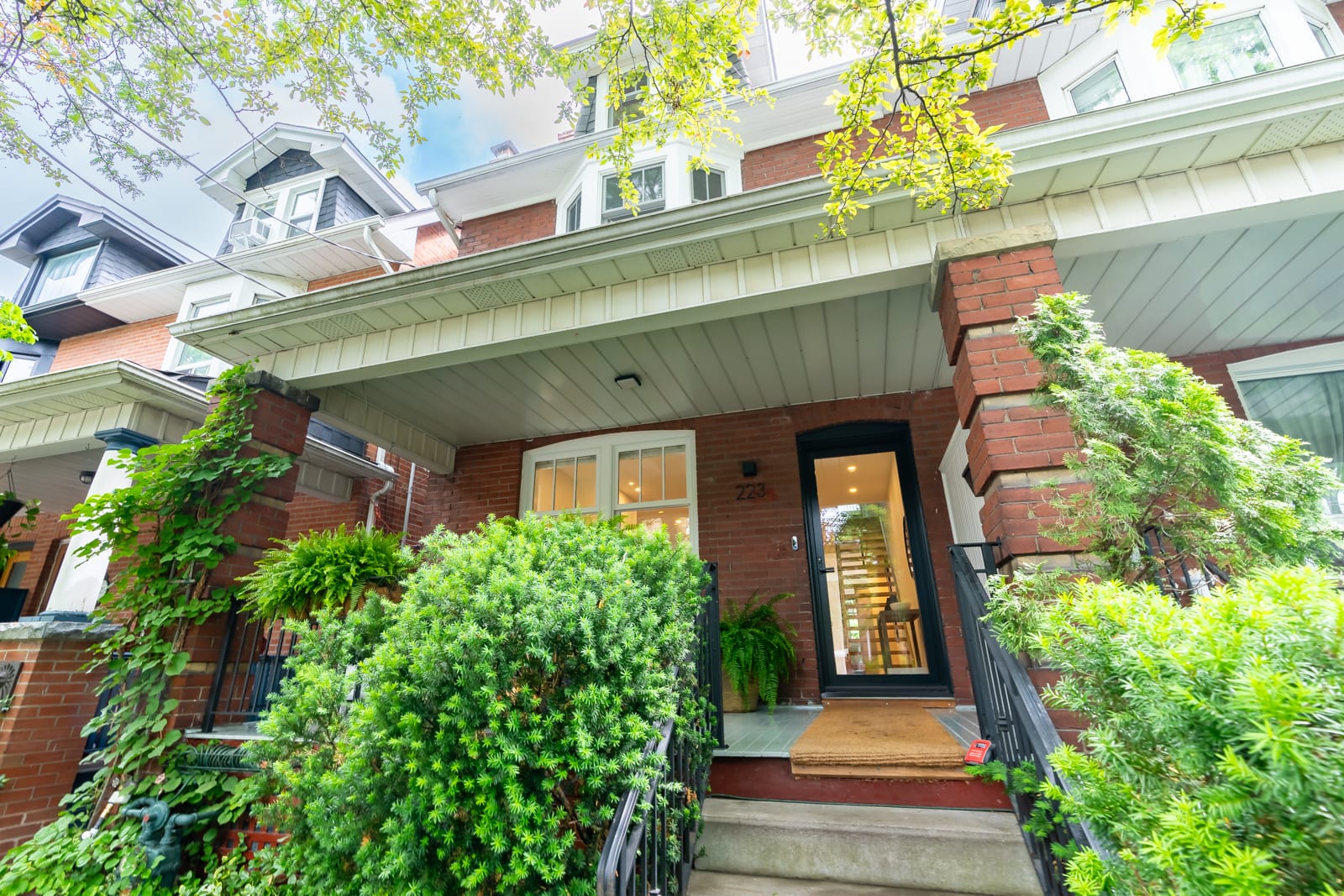 223 Indian Rd Cres