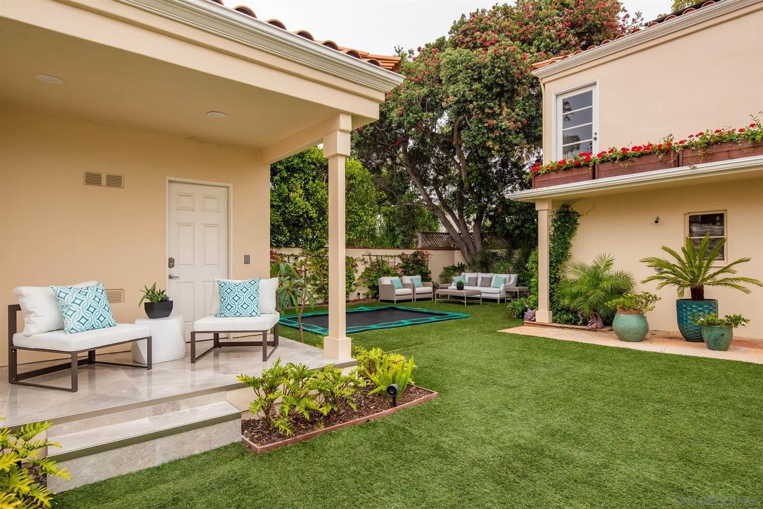 6331 Camino De La Costa