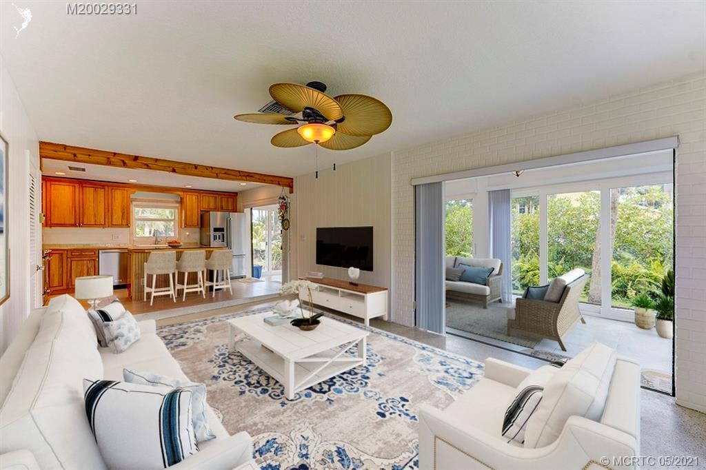 799 SW Tanglewood Trl