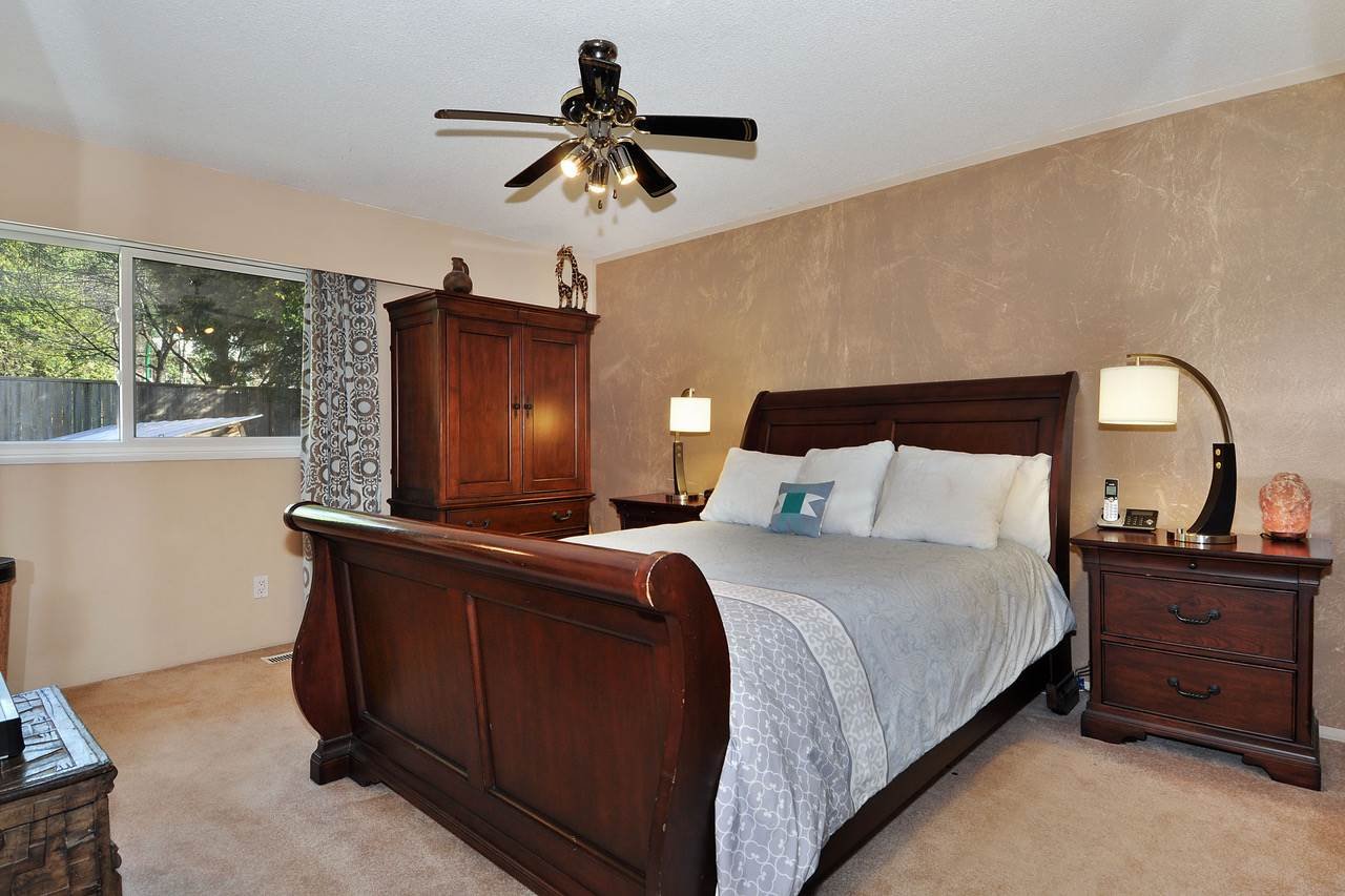 3182 Strathaven Ln