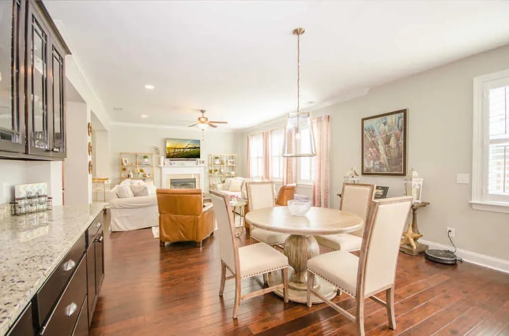 115 Carriage Hill Pl