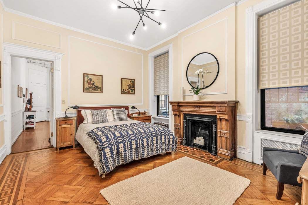 136 West 16th Street, 1FE