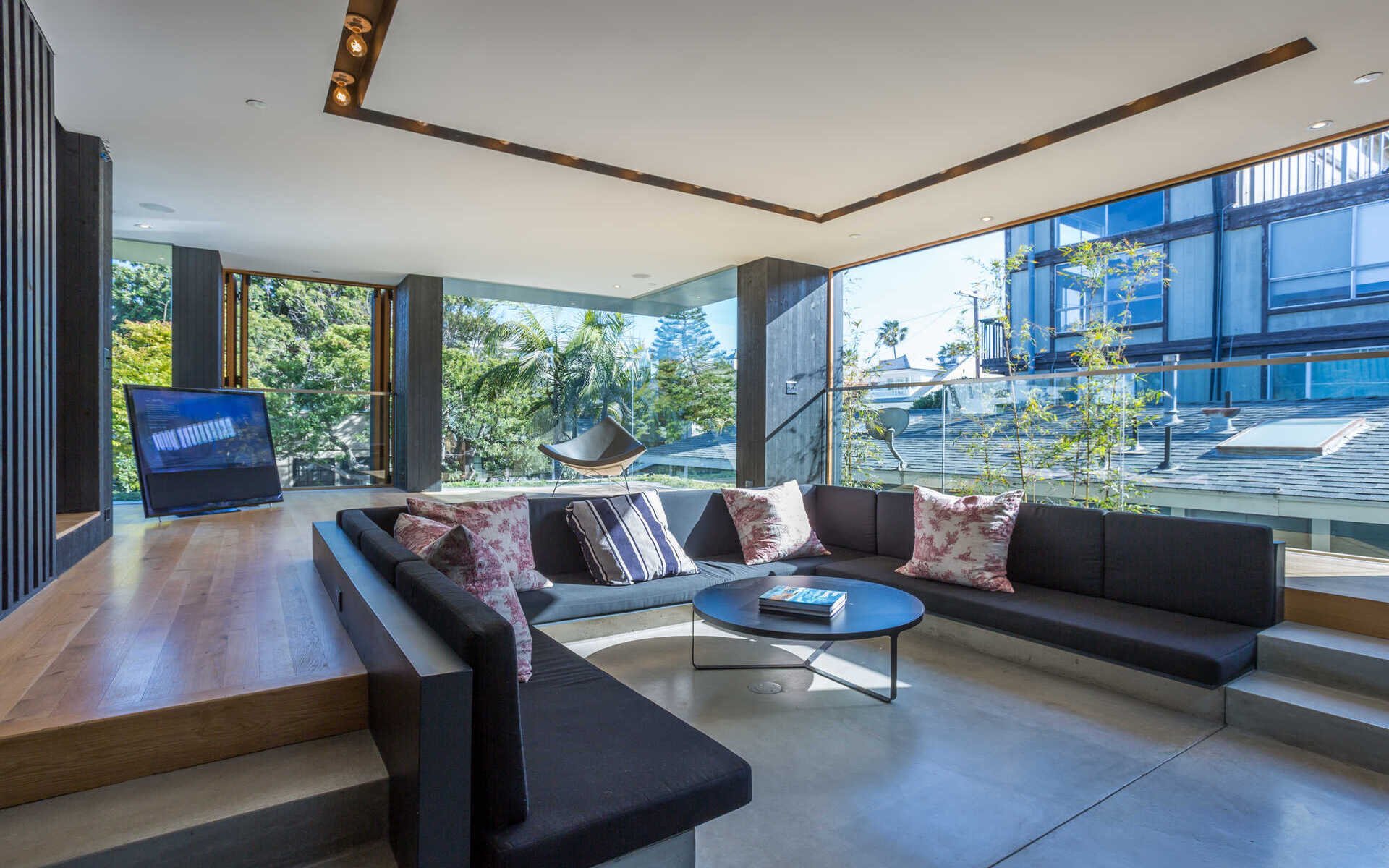 21 27Th Ave