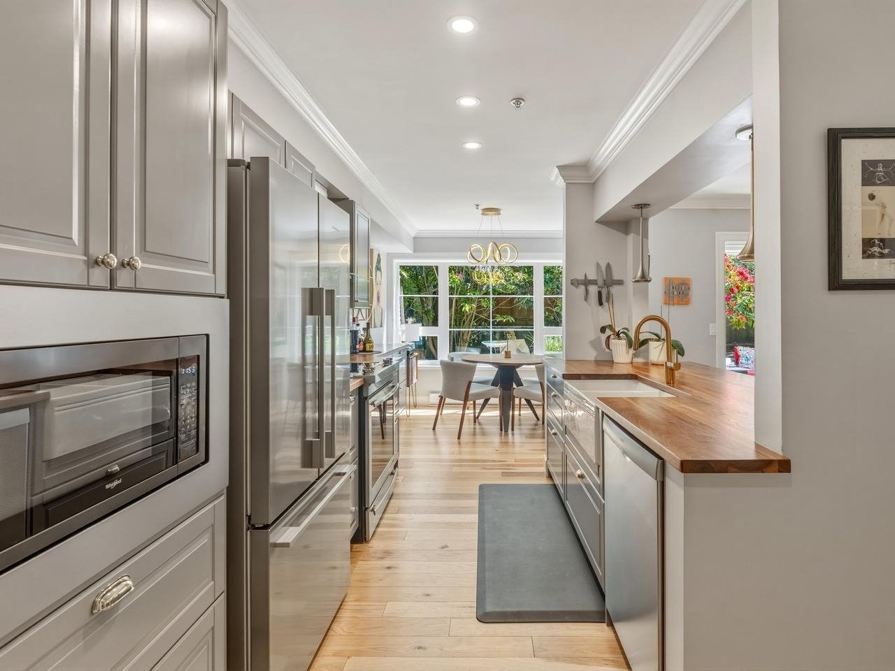 103-2110 York Ave