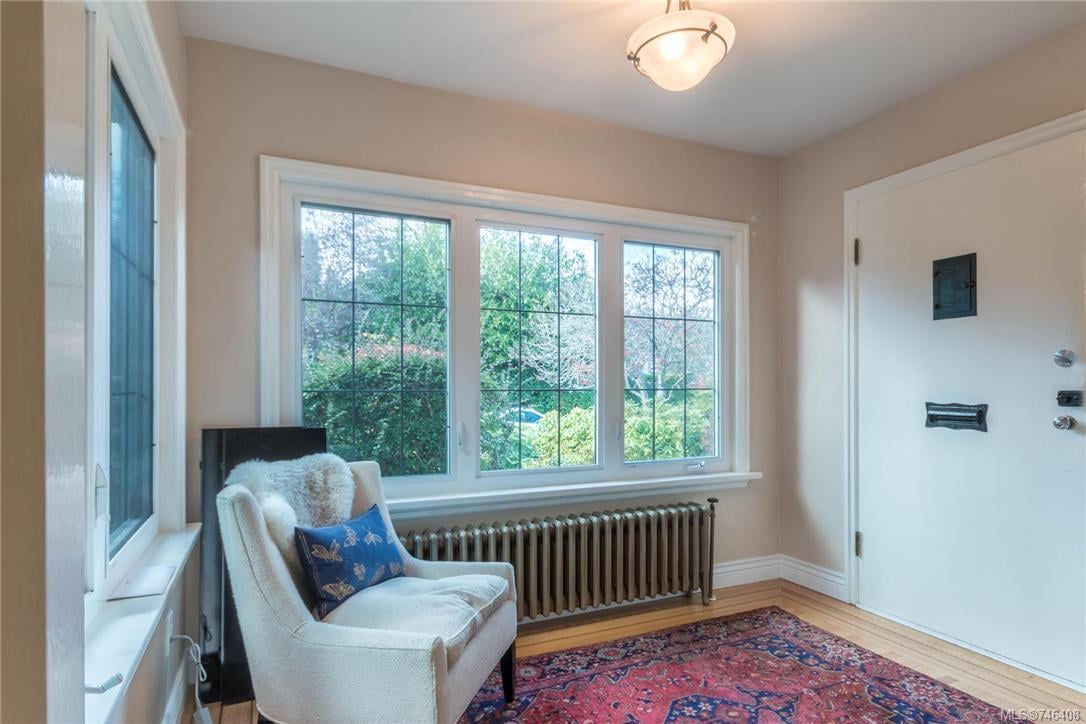 557 Falkland Rd