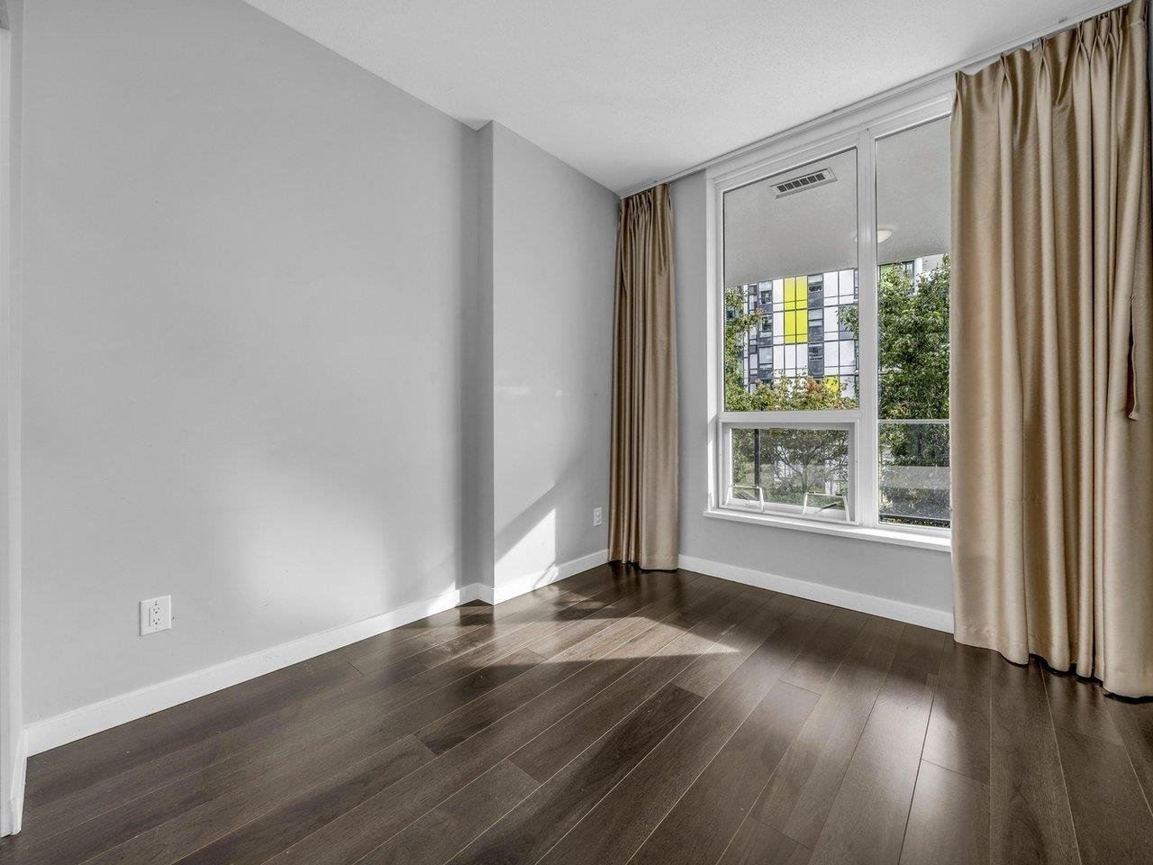 207-5628 Birney Ave