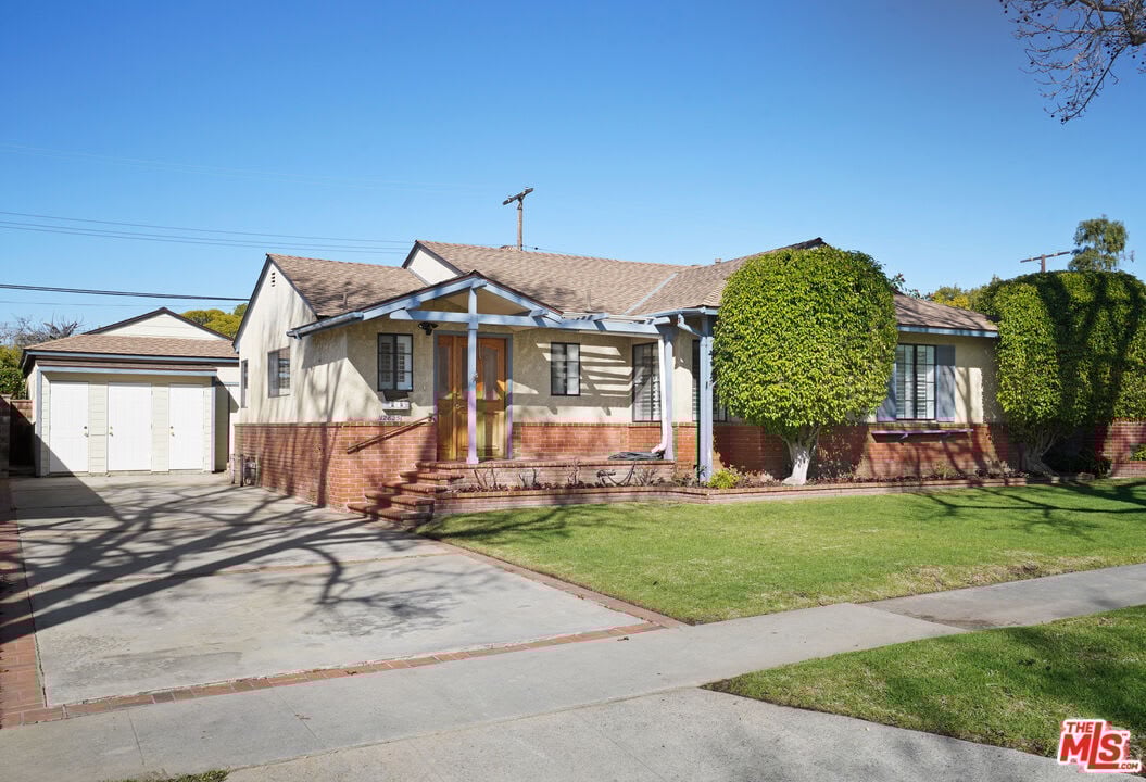 12825 Stanwood Dr