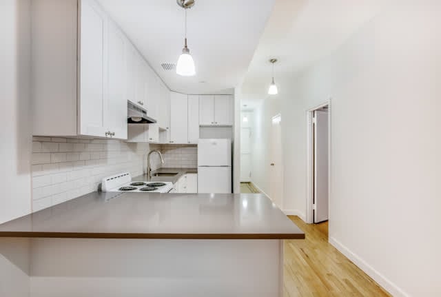 105 East 19th Street Unit: 1B