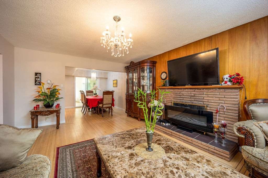 7460 Kraft Cres