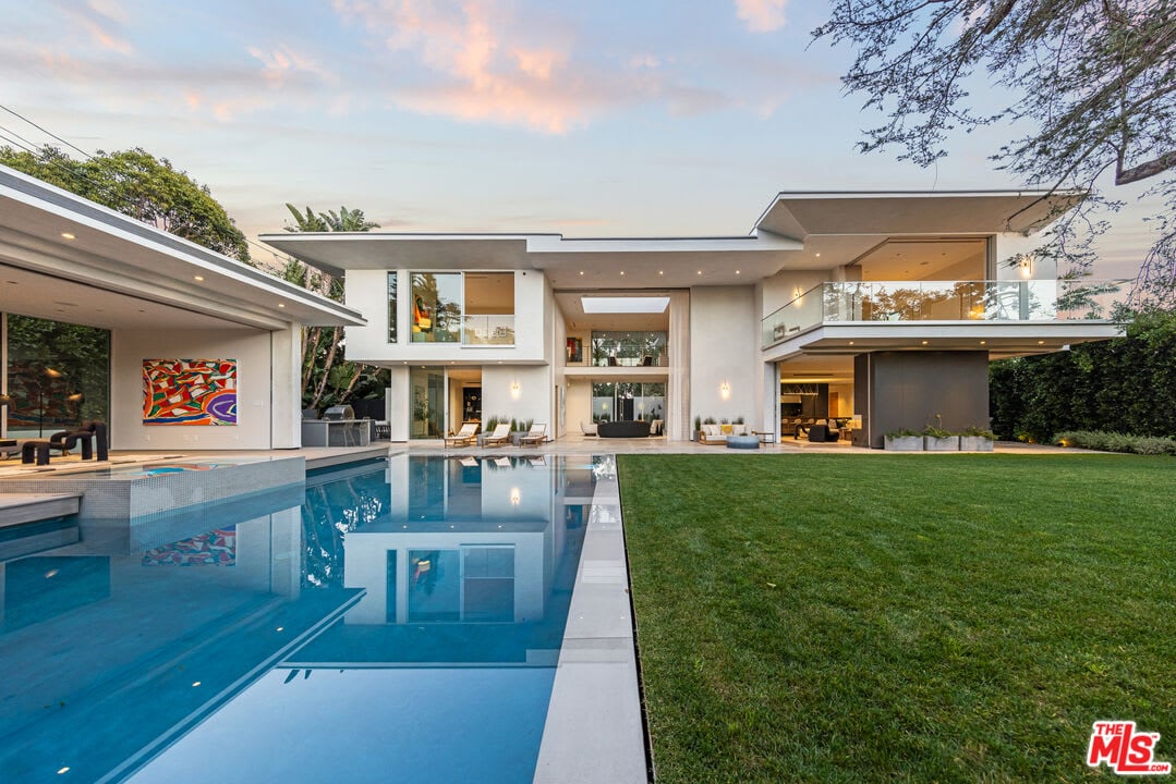 835 San Vicente Blvd