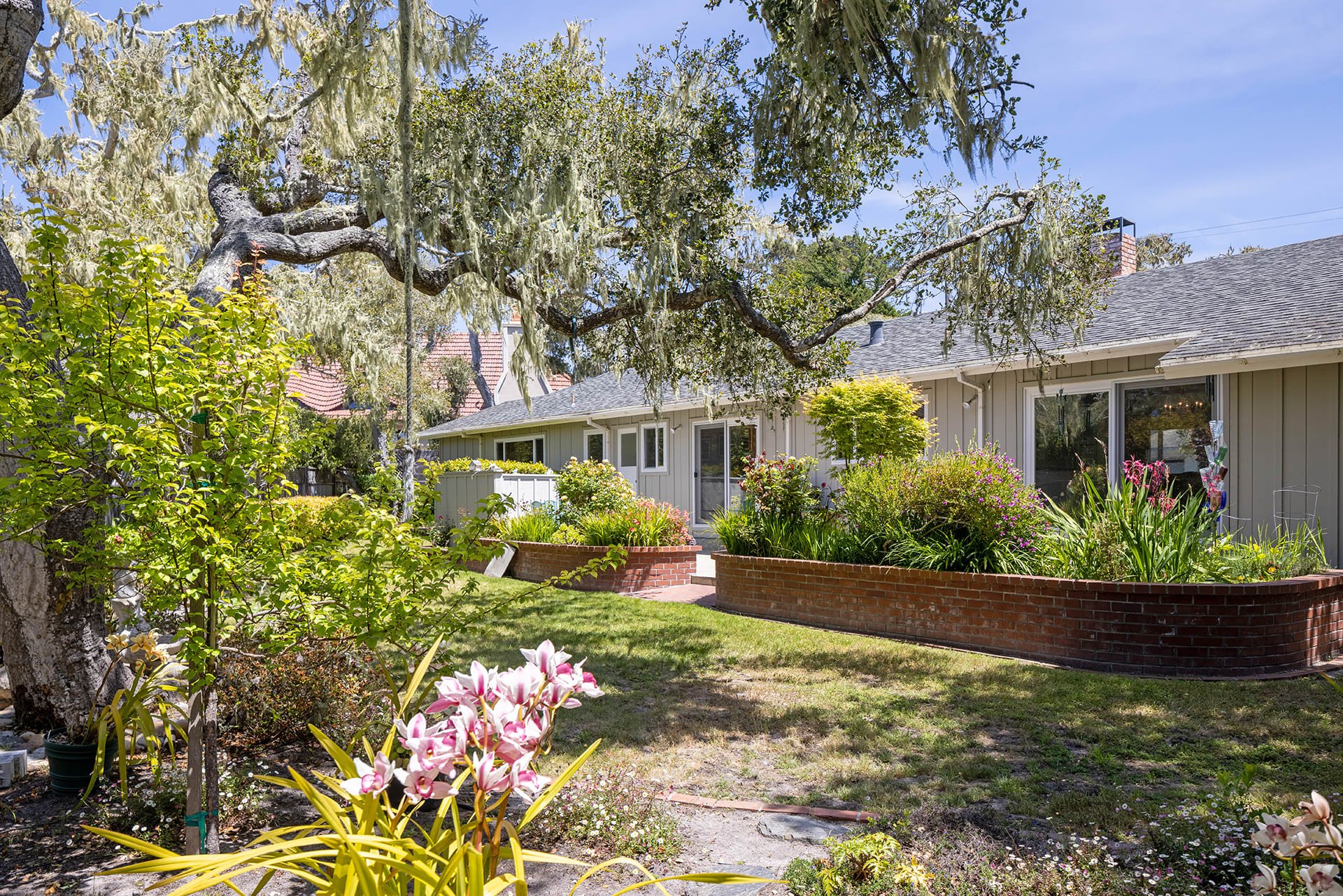 Pebble Beach Living - 1049 Rodeo Road