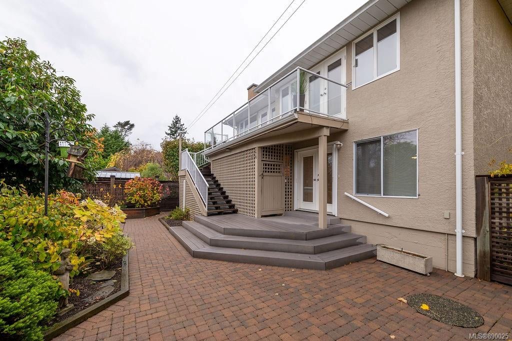 1961 Cochrane St