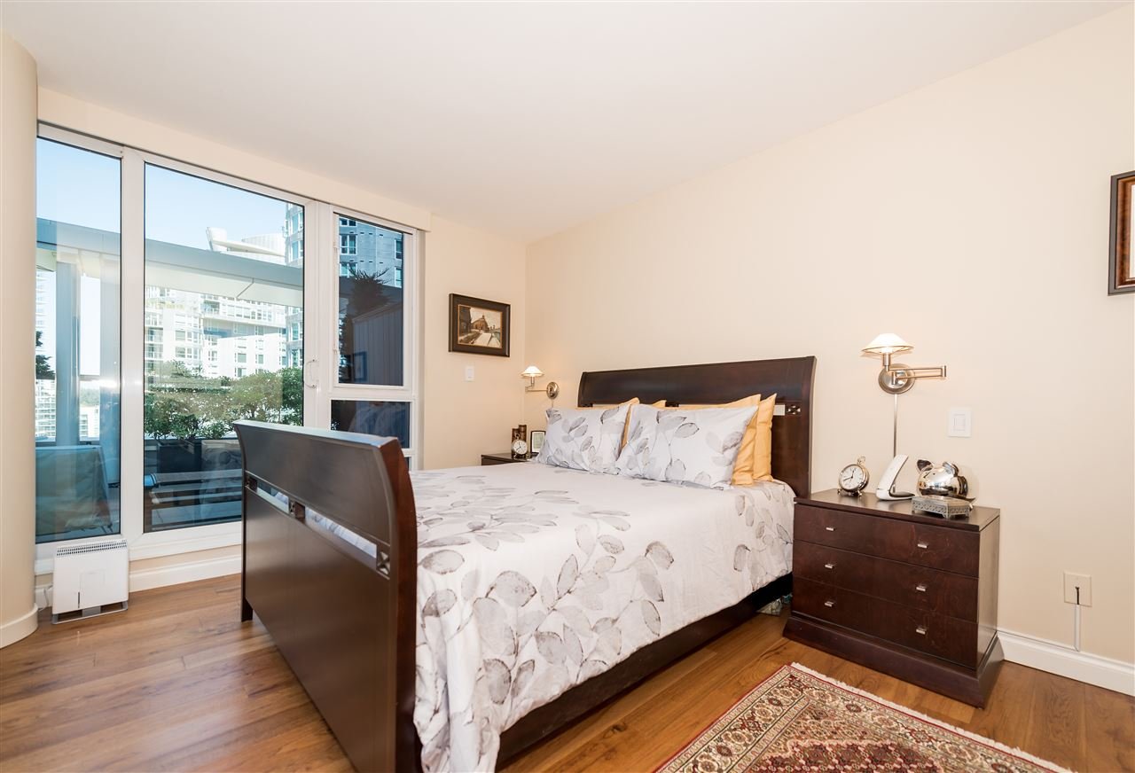 1104-590 Nicola St