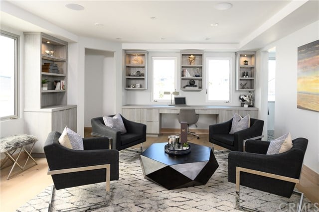 212 The Strand
