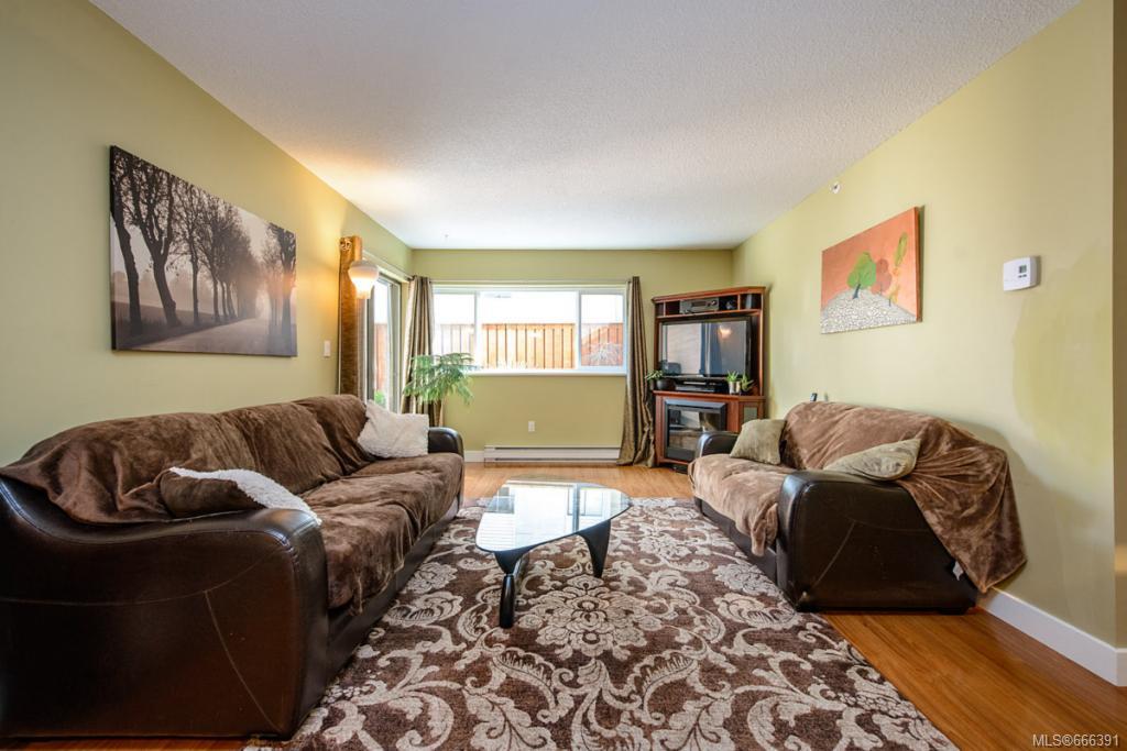 108-2757 Quadra St