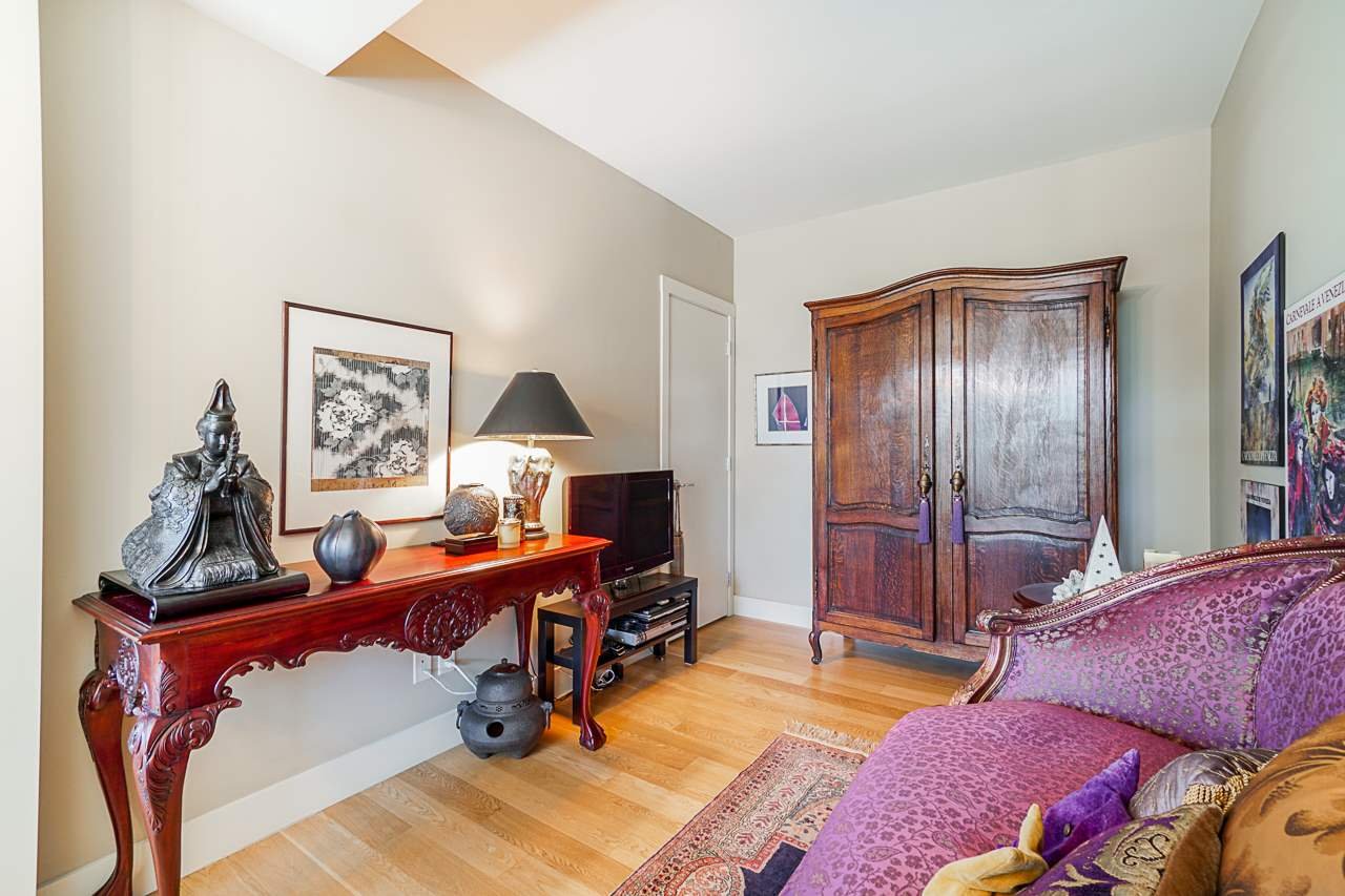 803-15152 Russell Ave