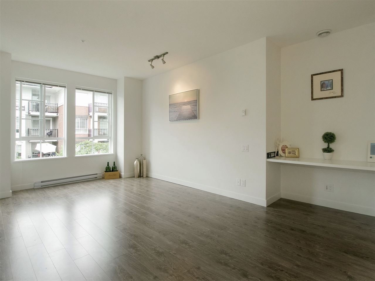 312-553 Foster Ave