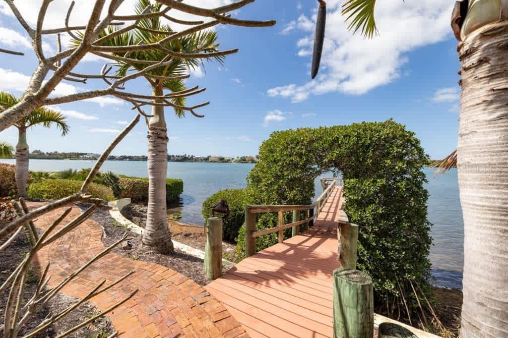 2287 Bayshore Rd