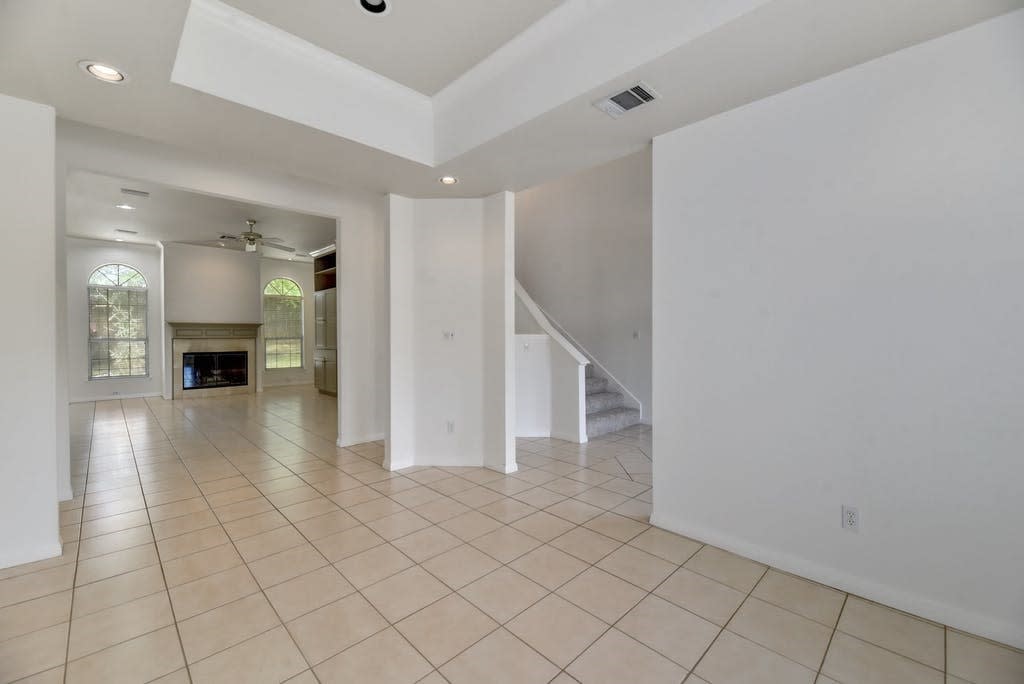 1107 Bowie Rd