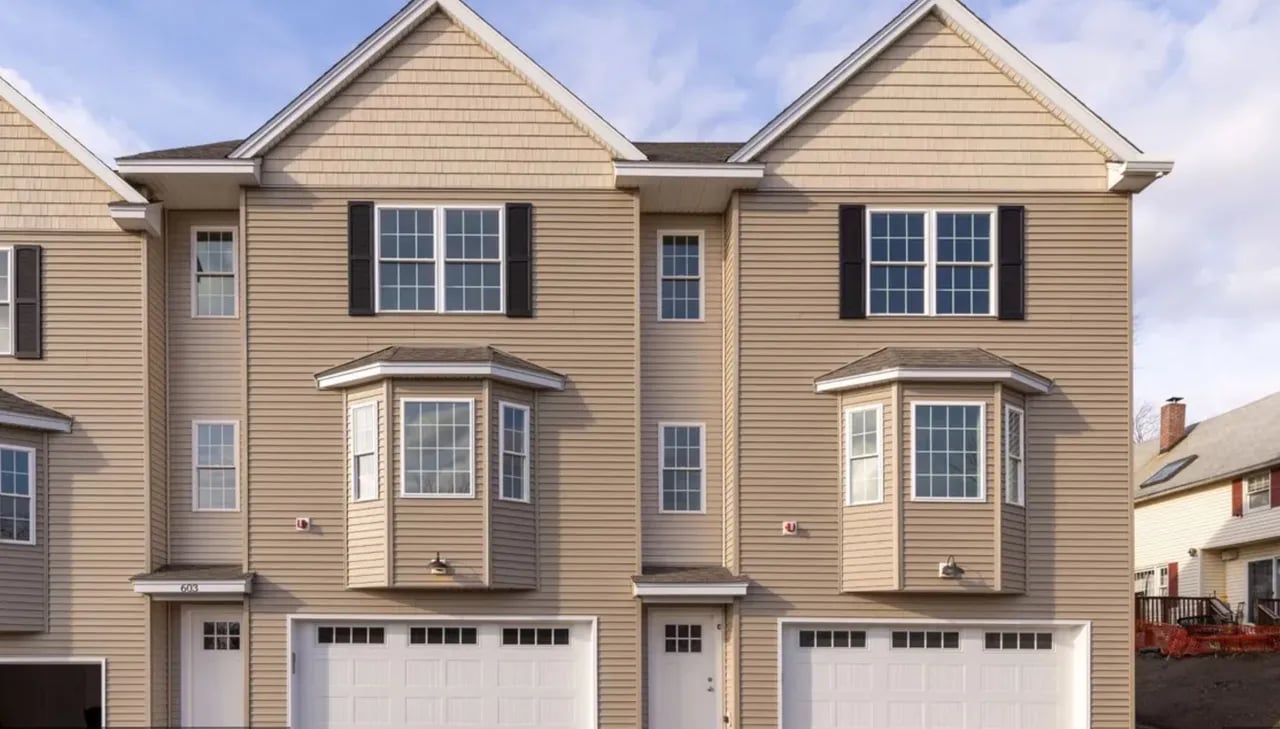 Condo for Sale – 601 Old Wellington Rd, Unit E, Manchester, New Hampshire – $388,900