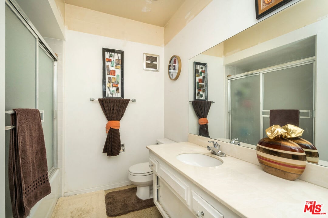 3500 W Manchester Blvd #162