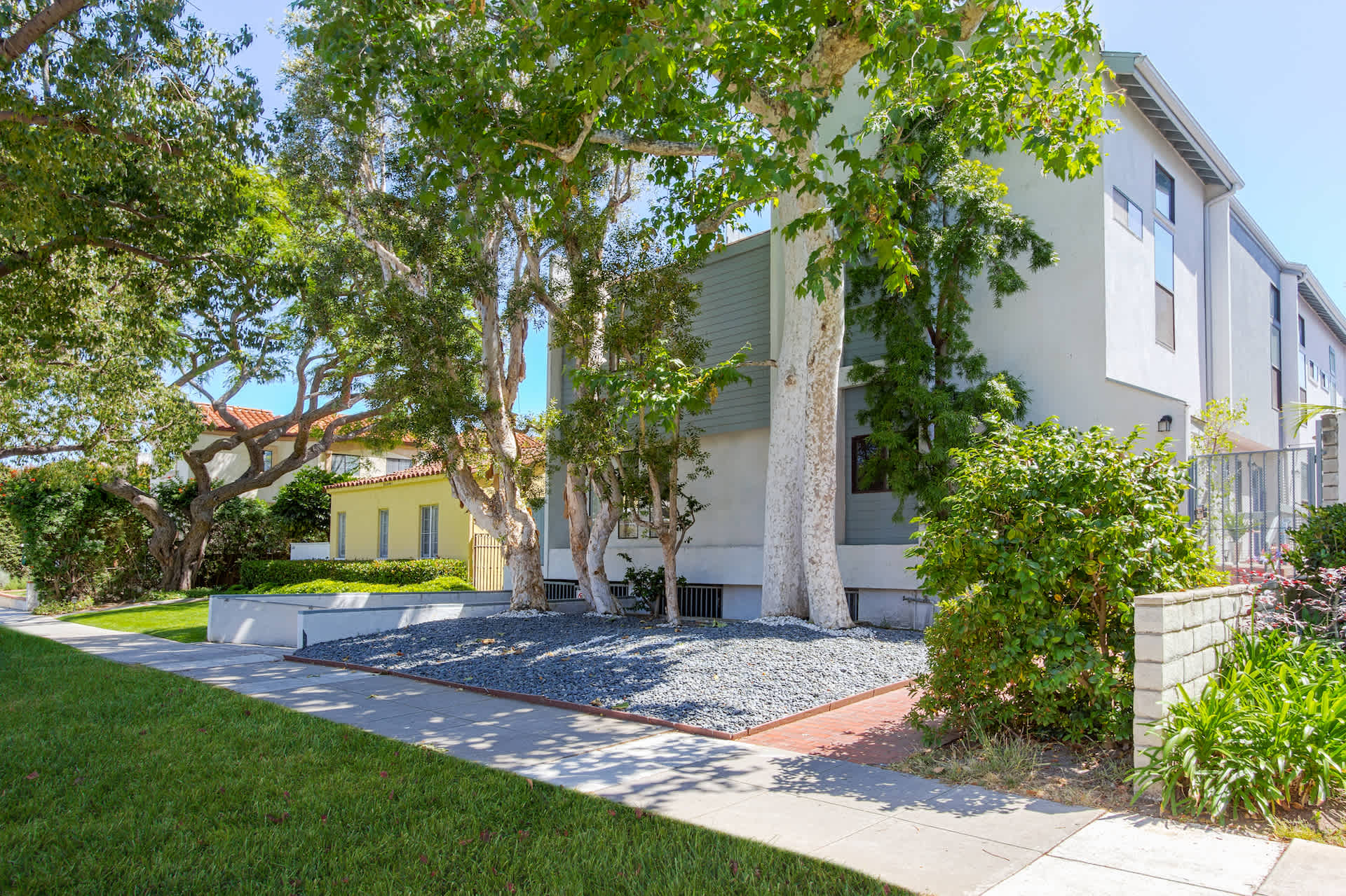 Front Facing Spacious Townhouse
