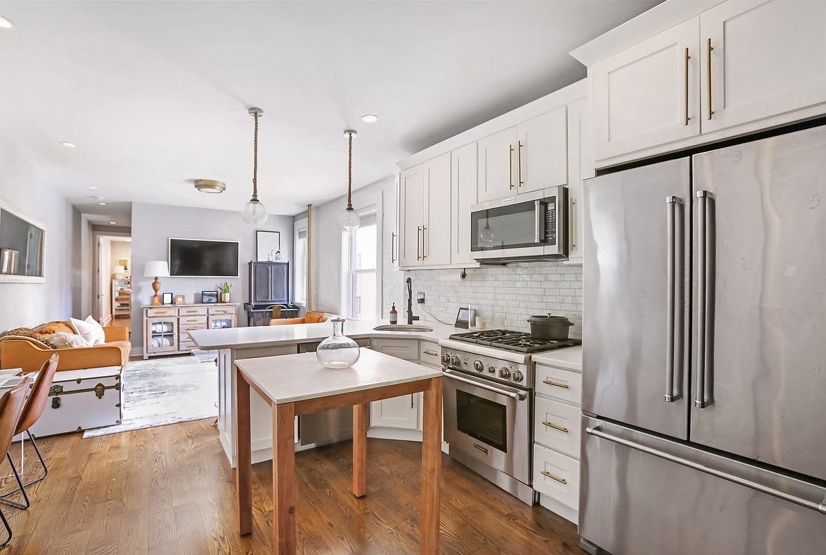 214 W 85th St APT 4W