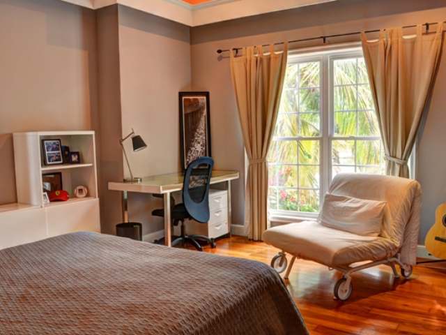 Canalfront Mansion in Port New Providence