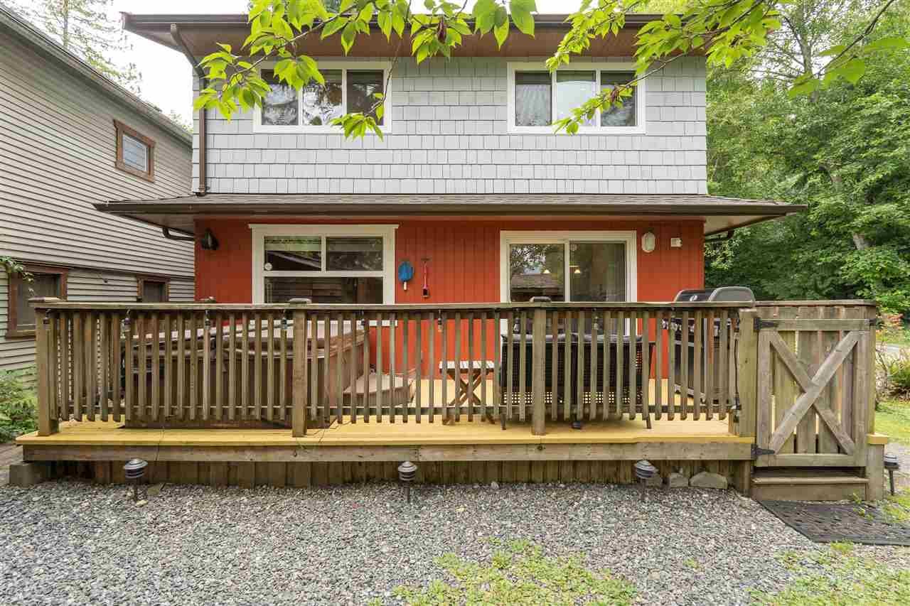 3384 Chaucer Ave